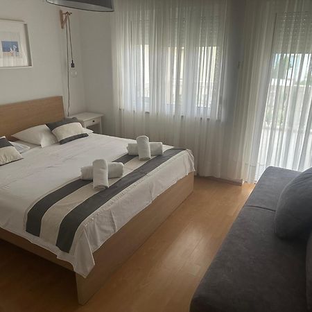 Apartmani Mira Vodice Exteriör bild