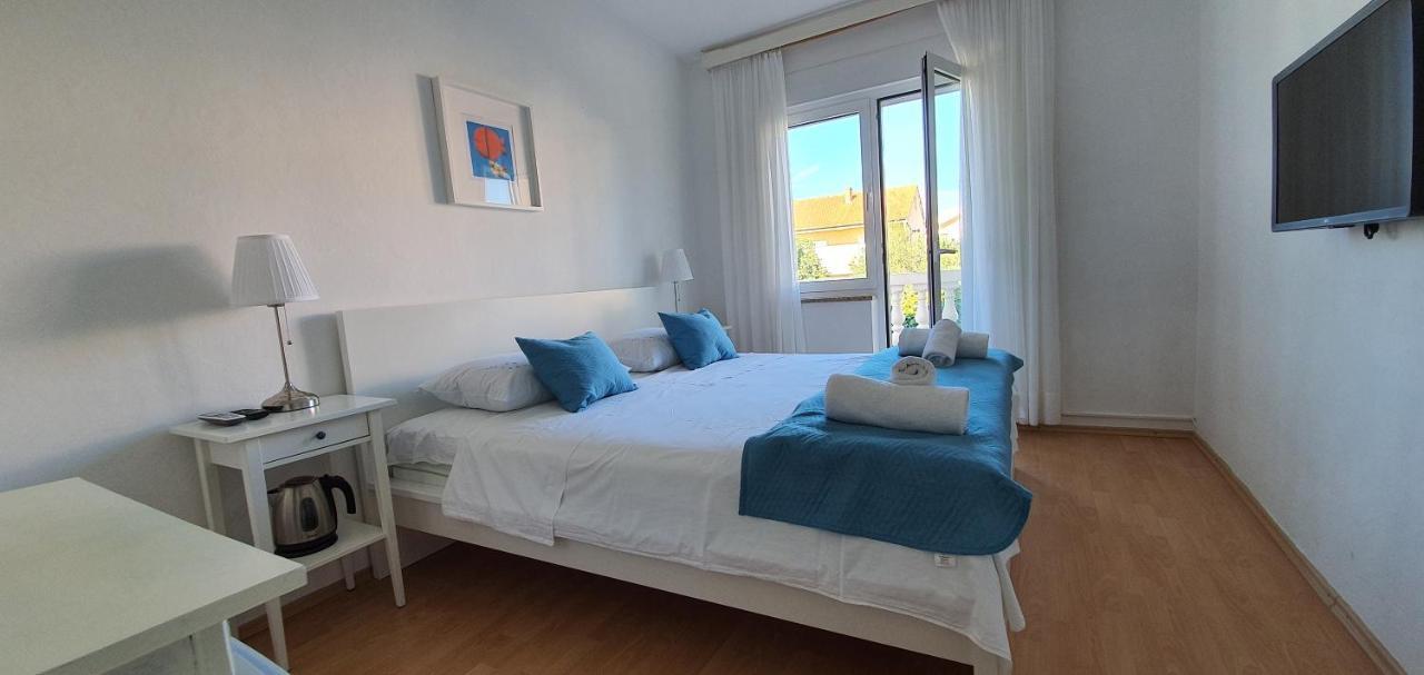 Apartmani Mira Vodice Exteriör bild