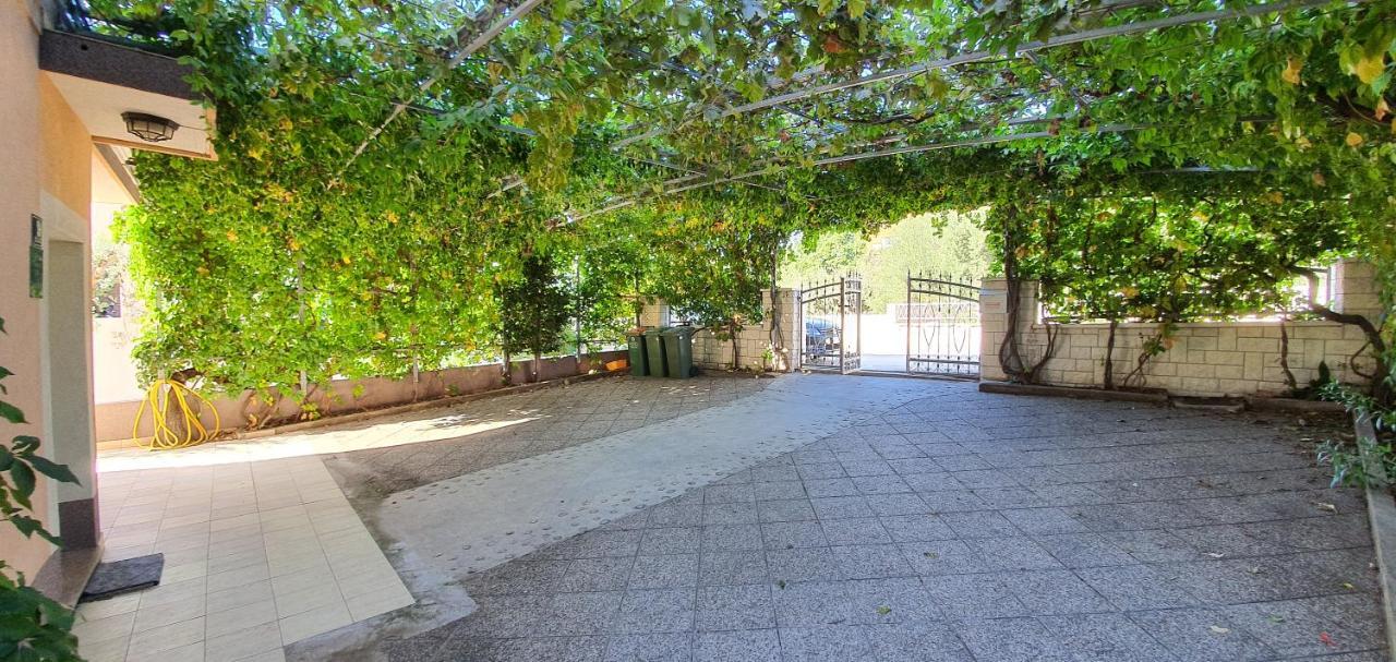 Apartmani Mira Vodice Exteriör bild