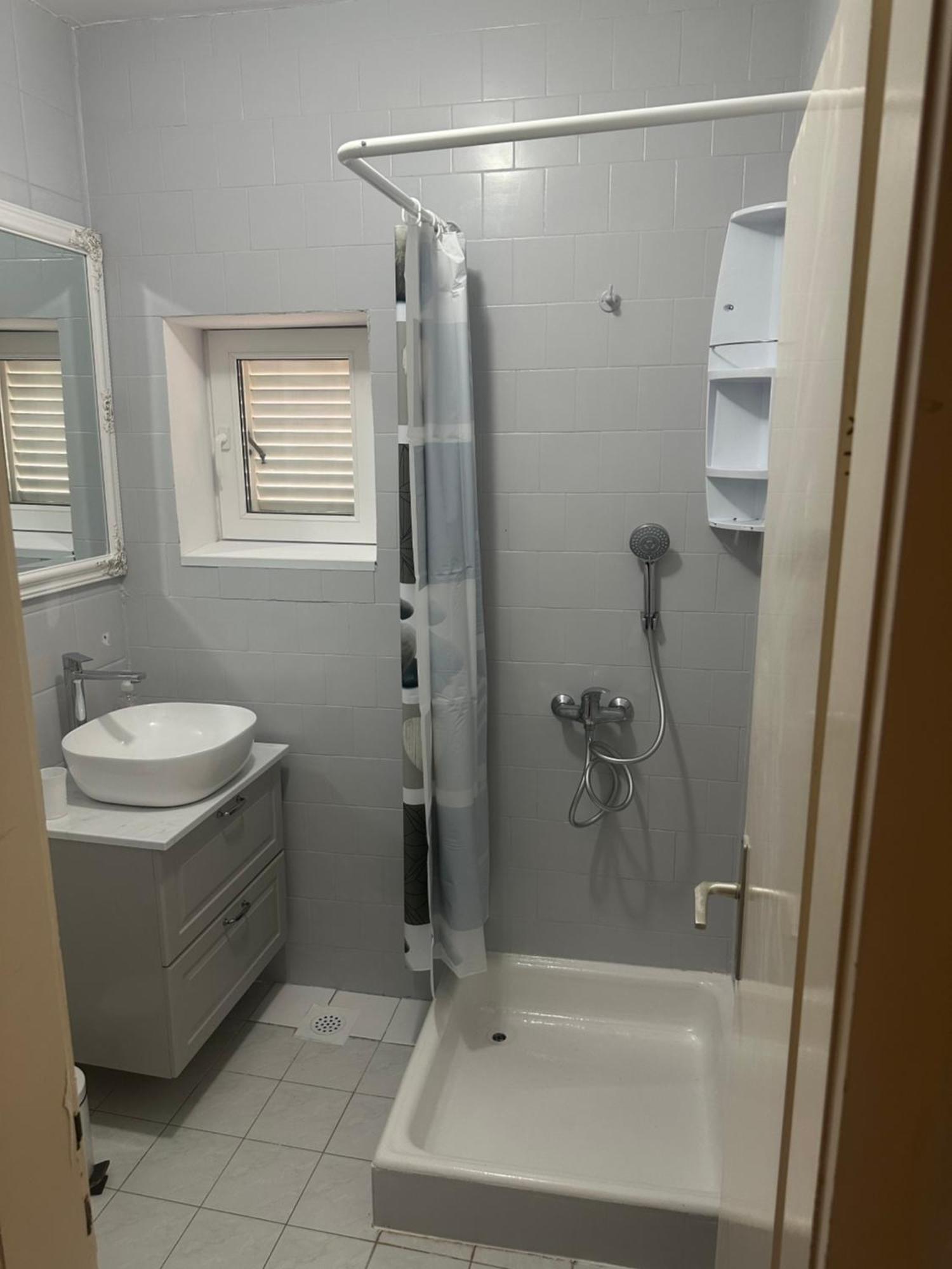 Apartmani Mira Vodice Exteriör bild