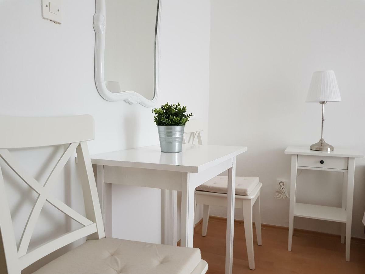 Apartmani Mira Vodice Exteriör bild