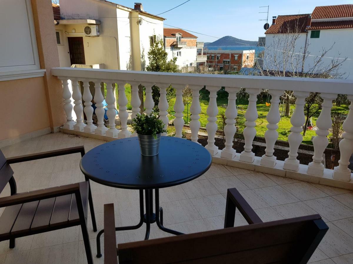 Apartmani Mira Vodice Exteriör bild