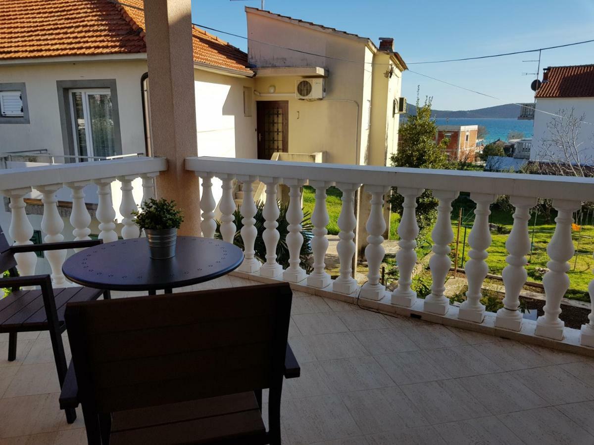 Apartmani Mira Vodice Exteriör bild