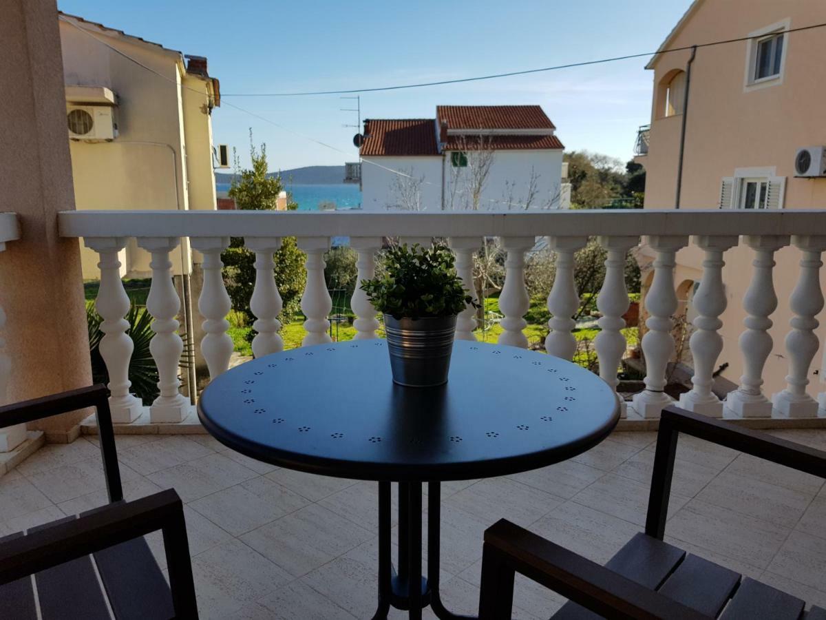 Apartmani Mira Vodice Exteriör bild