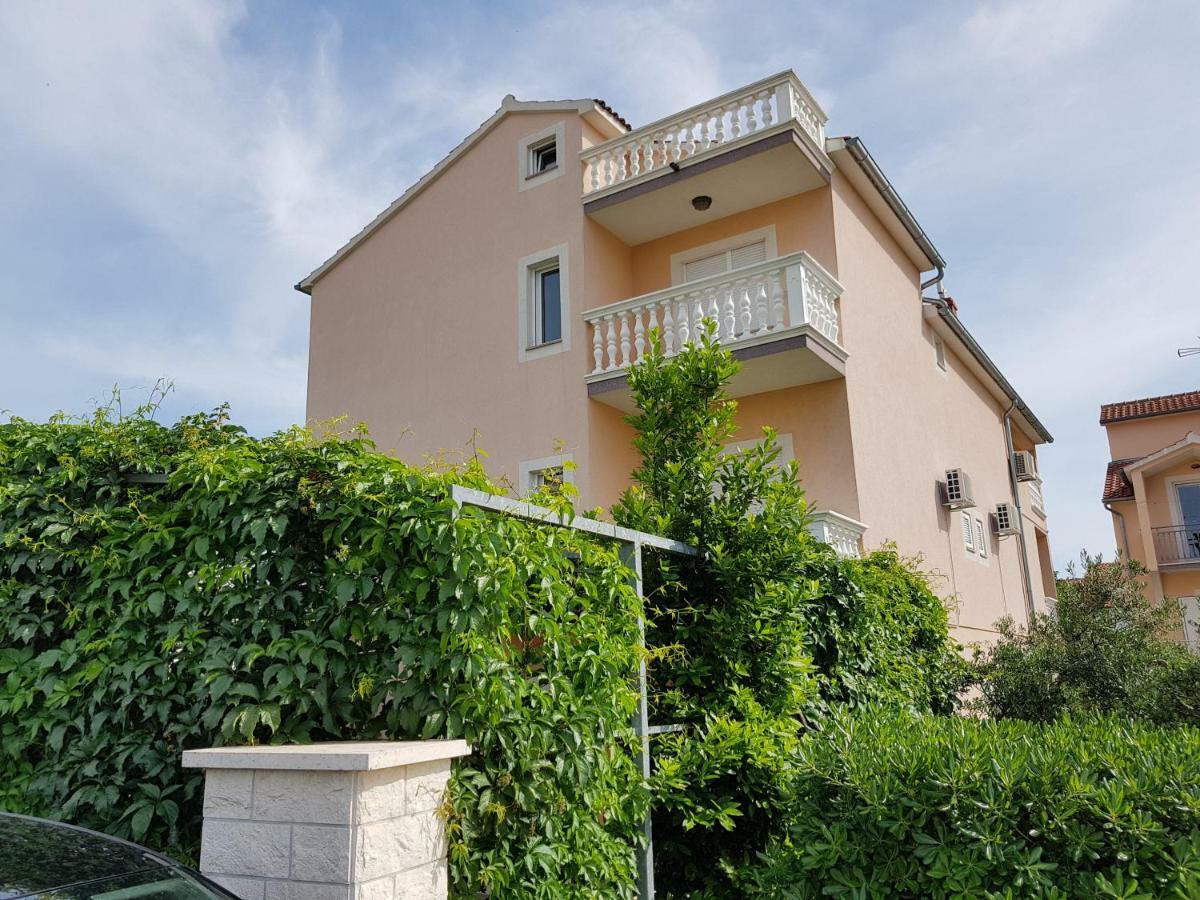 Apartmani Mira Vodice Exteriör bild