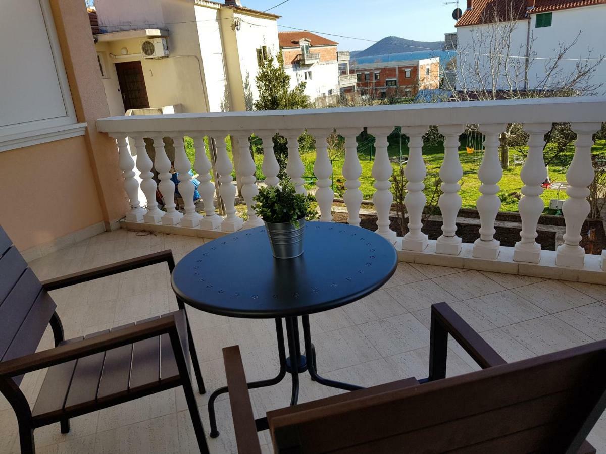 Apartmani Mira Vodice Exteriör bild