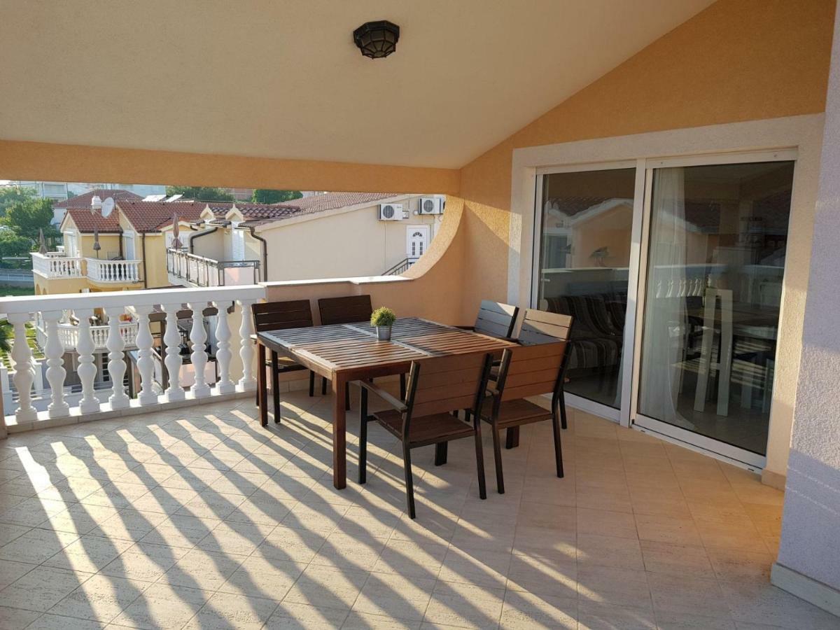 Apartmani Mira Vodice Exteriör bild